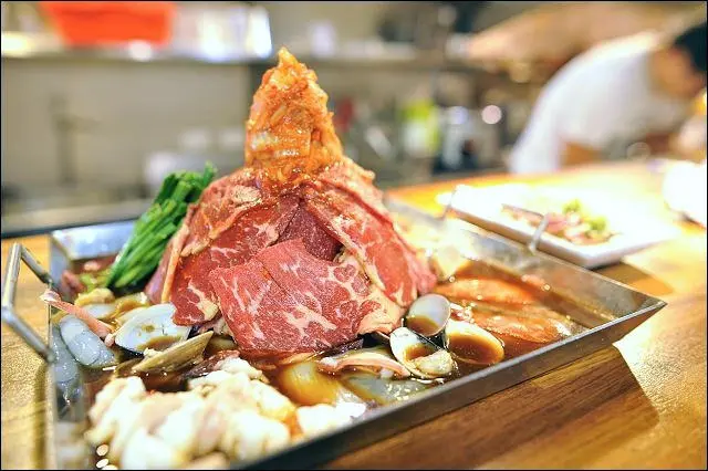 《捷運淡水松山線/中山站美食》金太郎平盆鍋~大叔團宵夜續攤新選擇．平盆鍋最後變身起司鍋巴飯的完美Ending！