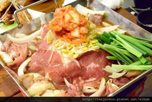 花花，甲飽沒【台北食記】金太郎平盆鍋料理 首度引進!日本藝人熱愛的大阪老店台灣一號店 中山站美食餐廳推薦