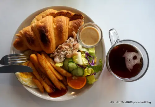 【台中潭子】石獅倉庫 Brunch Cafe－百元有找的平價早午餐，還附飲料喔(下午茶)