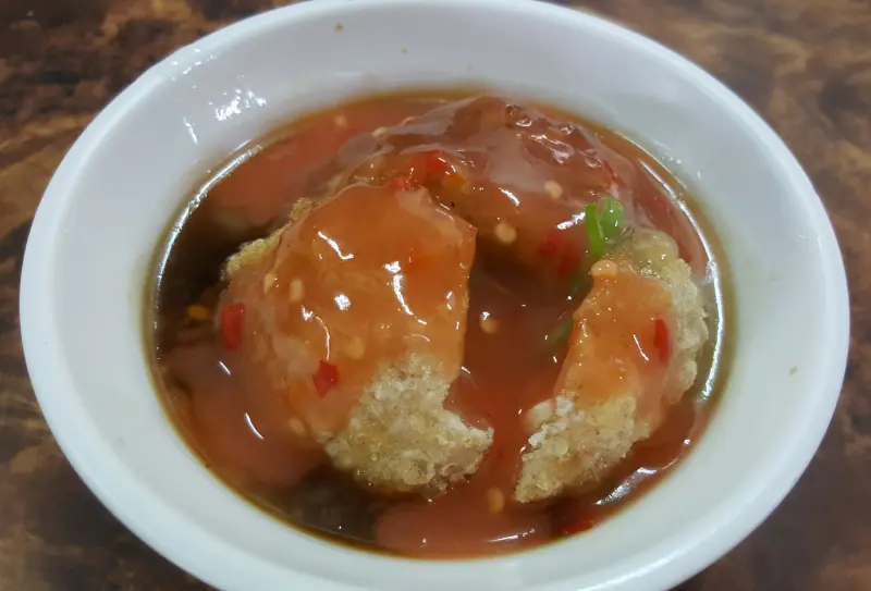 【食-台中北區】吳記脆皮肉圓♥香酥外皮搭上特製辣醬十分對味