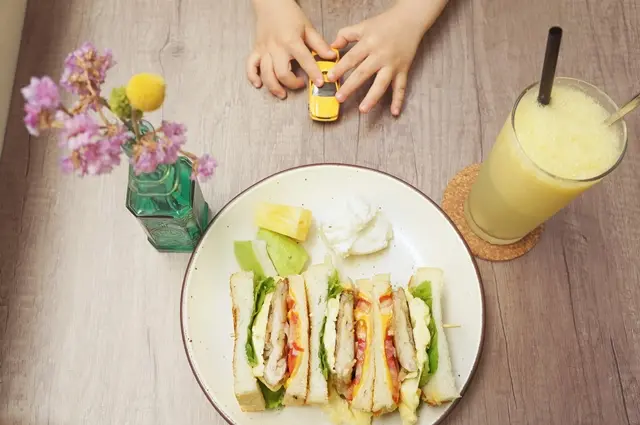 【台北中山區】儲房咖啡館 Mini Storage。咖啡與花，小清新Zakka風