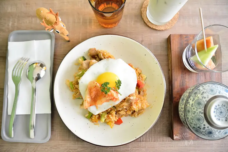 儲房咖啡館:也是食堂與花店