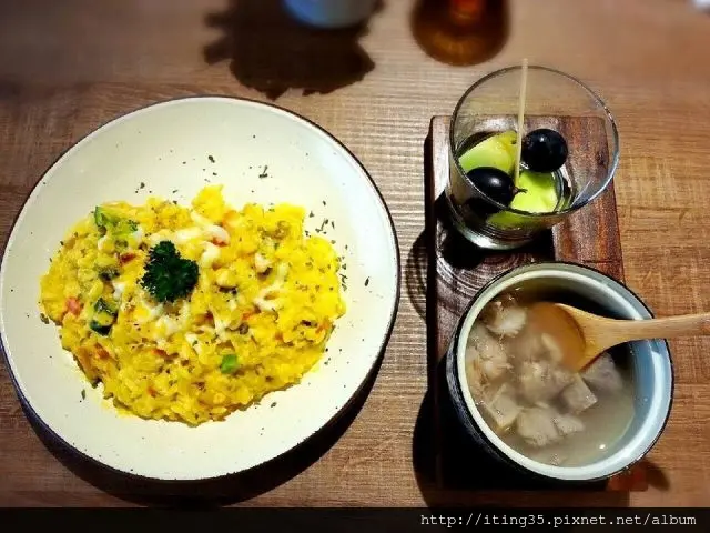 【松江南京站】聽見花兒舞動的聲音~儲房咖啡館