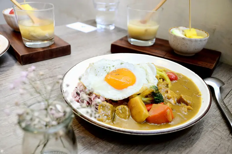 【台北。豚】儲房咖啡館，女孩們會愛上的台北隱密花藝咖啡廳，文末附儲房咖啡館菜單