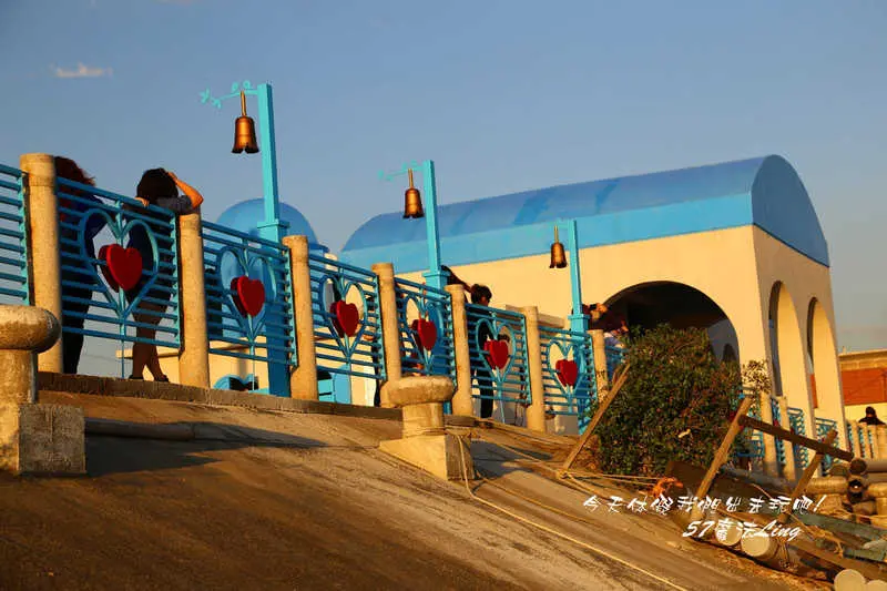 「台中*龍井」麗水漁港-藍白建築超希臘.粉色夕陽很吸睛