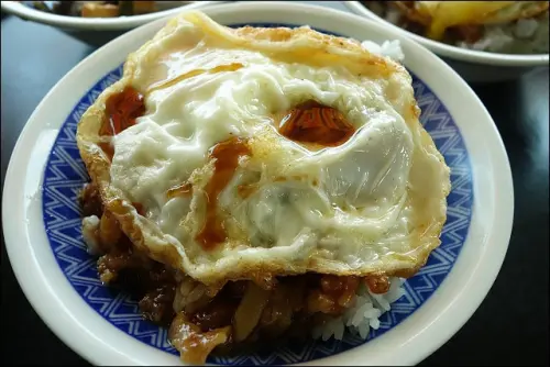 《宜蘭美食景點》新北坪林白鷺鷥公寓．五結阿德早午餐再訪~銷魂月見魯肉飯．五結銅板美食