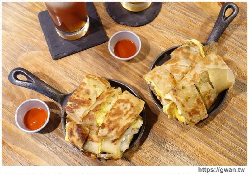 GURU HOUSE - 酥脆鐵鍋蛋餅，三種起司牽絲好誘人