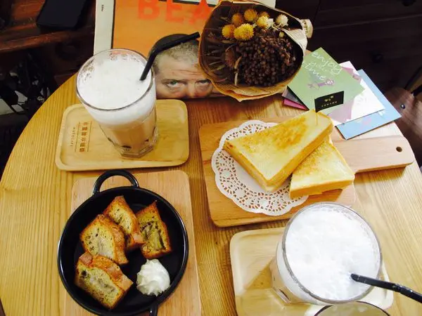 捷運三重國小站✿木童繪本咖啡 Muto Cafe ✿ 超級隱藏版　三重的秘密基地！ 溫暖系 家的氛圍~