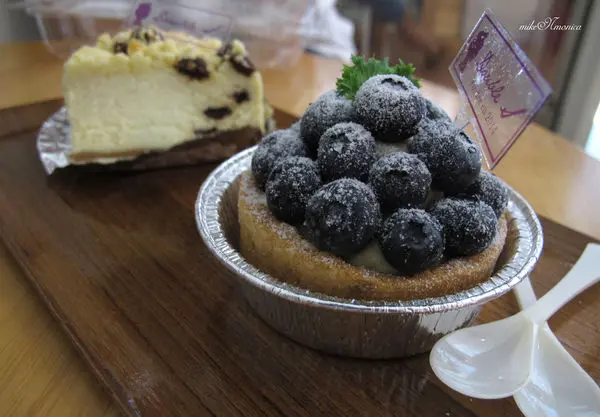 [食記]高雄 搭啵S重乳酪蛋糕 身為重乳酪控的必愛♥♥♥ 乳酪濃郁在心中化不開 店裡也有賣小塔囉