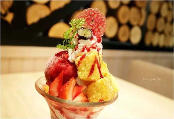 [台北信義]LeTAO 小樽洋菓子舖(松菸店)|懷舊時尚甜點：雙味蛋糕拼盤、法式吐司、冰滴咖啡