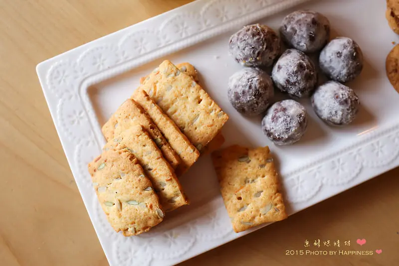 【宅配美食_體驗】台南秉醇烘焙坊 ♥ 綜合手工餅乾禮盒，滿滿的父愛，好吃的手工餅乾！是回購N次的團購美食之一，送禮自吃兩相宜！ ♥