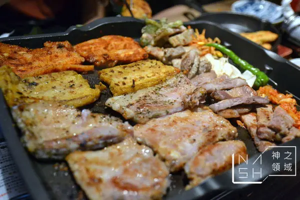 [捷運忠孝復興美食] Nash 吃 娘子韓食 三周前預約才能吃到的八色豬