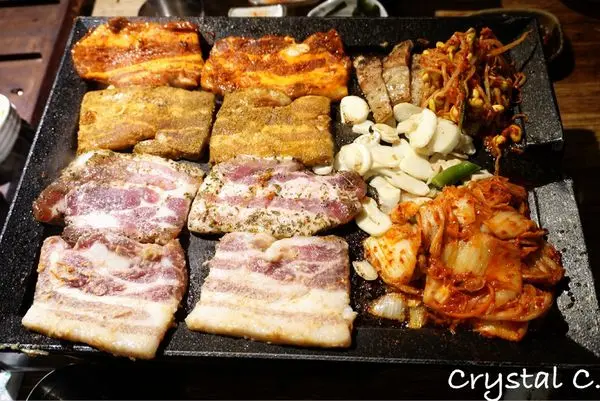 【台北美食推薦】娘子韓食 大安店 八色豬五花肉吃不停 海鮮煎餅 辣炒年糕 韓式炸雞 塞血管美食 吃了好想去韓國呀！(韓式料理 烤肉)