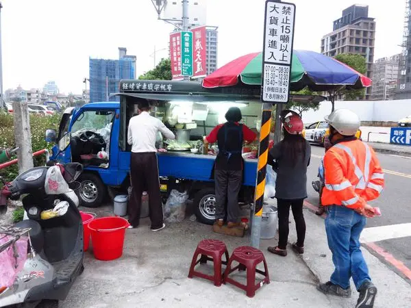 【新莊】無名早餐餐車-紅糟肉圓、肉燥炒麵
