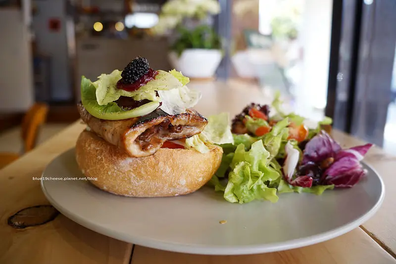 【台中西區】餐廳日 RESTAURANT DAY - 模範街巷弄中用心料理.早餐午餐甜點飲品.葡萄醬豬排堡還滿搭的耶.親子友善餐廳.公休星期日