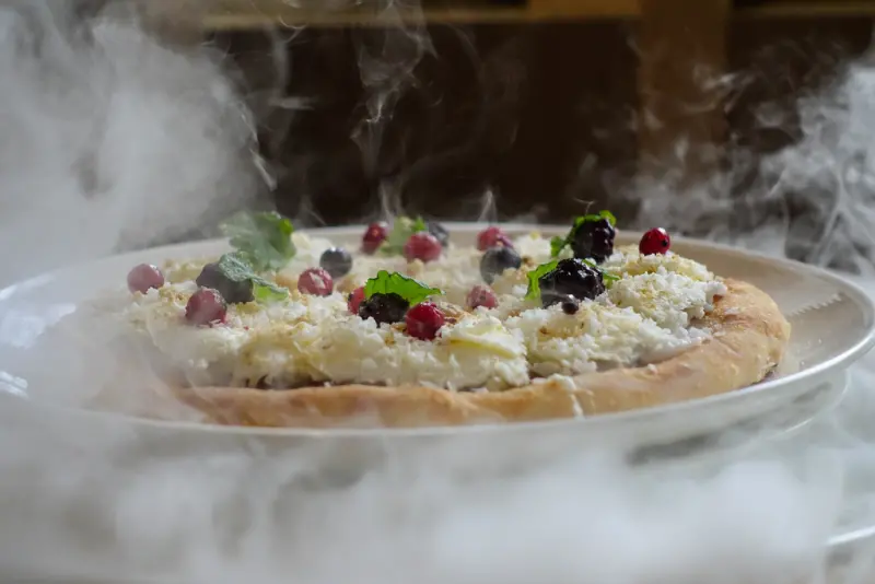  義大利米蘭手工窯烤披薩 台北中山店 x魔王 台北中山區 二訪米蘭披薩 我想 這真的是全台北最好吃的披薩店 必來必驚喜 夏日椰子堅果千層披薩很中我心 捷運松江南京站 內文有店家資訊