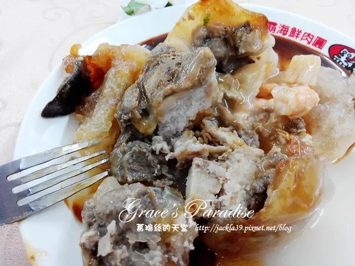 【食】嘉義布袋黑皮酥皮肉圓。巨無霸海鮮肉圓。在地人也推薦的必嚐美食～