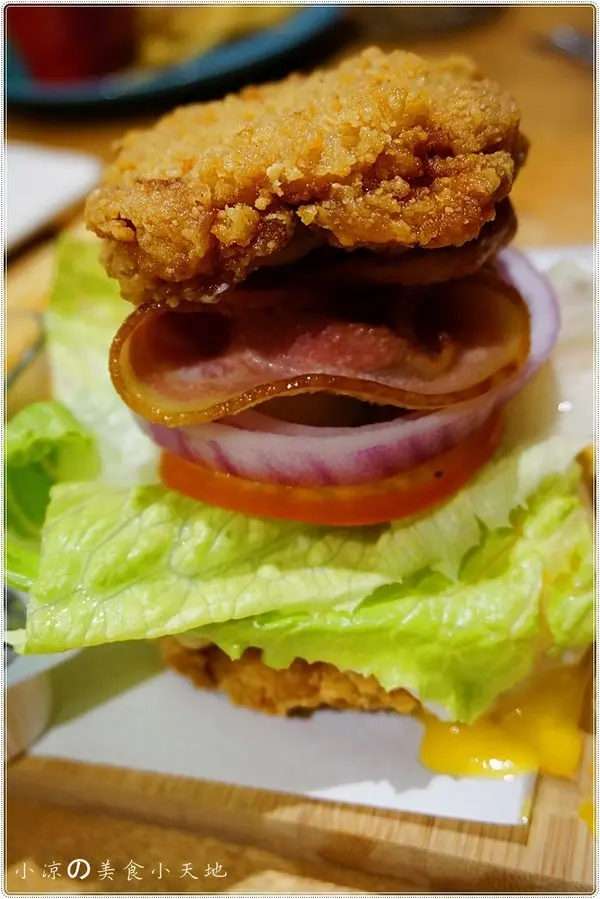 『台中。龍井區』Mambo Burger慢堡(東海店+wifi)。北歐風格美式早午餐全天供應。東海大學美食