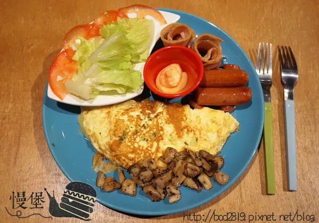 【台中東海】Mambo Burger慢堡(東海店)－早午餐還不錯，而且真的平價(漢堡、義大利麵、墩飯)