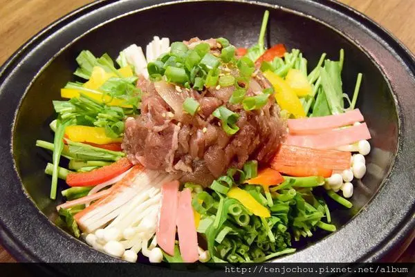 花花，甲飽沒【台北食記】劉震川日韓大食館 火烤兩吃 部隊鍋 春川炒辣雞 海鮮煎餅超好吃 東區國父紀念館聚會韓國餐廳推薦