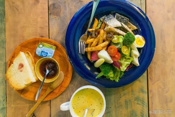 羅東美食-好森咖啡註書店，許妳一個文青又恬靜的午後時光