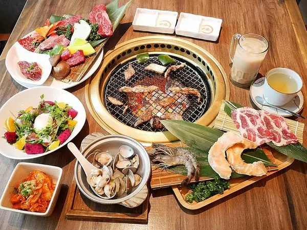 2019乾杯燒肉居酒屋(全台多分店)中秋大滿足，中秋節懶得準備一堆東西又要整理嗎? 頂級肉品、專人服務，中秋也能愜意吃燒肉