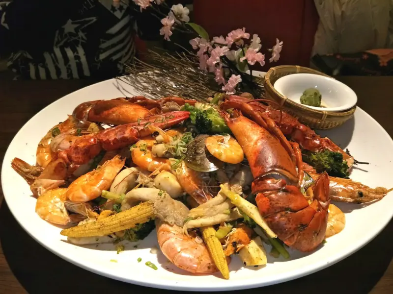 "捷運大安站美食" 花漁新和風料理~ 波士頓龍蝦/ 藍鑽蝦/ 白蝦/ 草蝦 讓你一次吃個夠~剝蝦剝到你手軟~~~快來看看被蝦蝦淹沒的世界吧><