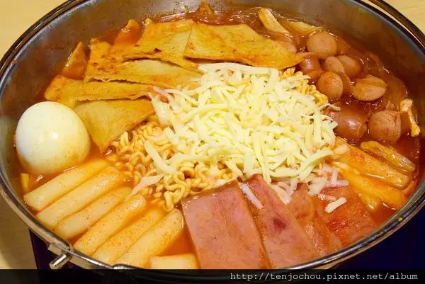 花花，甲飽沒【台北食記】Running Man李光洙代言的韓國年糕火鍋 Tigertopoki泰一格 信義區阪急必吃美食餐廳推薦