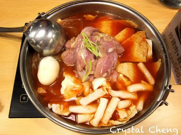 【台北美食推薦】Tigertopoki 泰一格韓國年糕火鍋 夠辣夠入味又好容易燒焦的韓式火鍋!!(市政府站 韓式料理 異國料理)