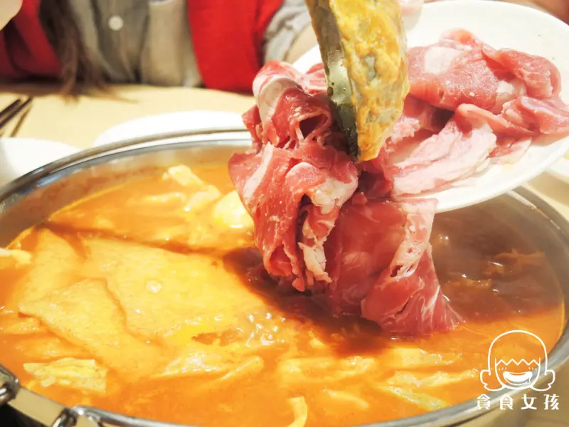 台北市政府)泰一格韓國年糕火鍋-把大把芝士加入火鍋吃真的超對味/韓式火鍋/韓式料理/平價韓式料理/平價市府美食/光洙最愛美食/火鍋推薦