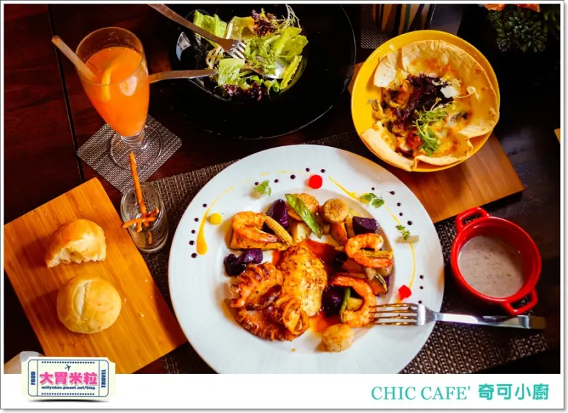 大胃米粒【高雄異國餐廳推薦】奇可小廚CHIC CAFE。美妝品牌跨界餐飲！走進南法鄉村風～找回少女心