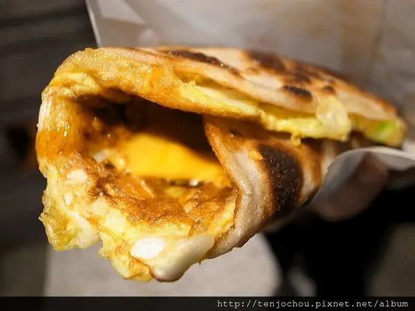 花花，甲飽沒【台北食記】蛋幾ㄌㄟˇ蛋餅捲專賣店 師大夜市必吃美食