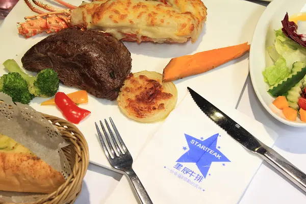 《星辰牛排餐廳》參透分子科學，等於領略了使牛排變的更加美味的秘密？