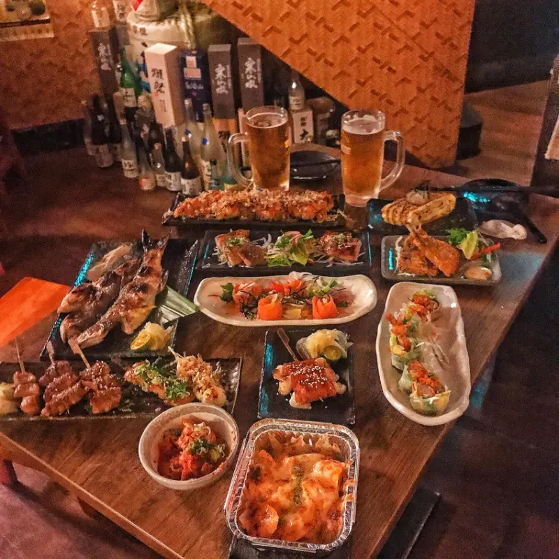 隱居居酒屋いざかや 板橋深夜食堂 創意料理 日式燈籠風格 滿滿日本清酒 下班來小酌吃串燒吧 板橋府中站