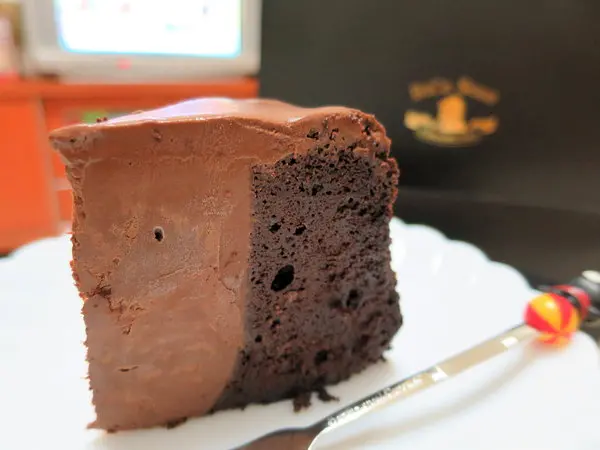 來自謎樣的蛋糕..         貝克街. 謎-巧克力蛋糕