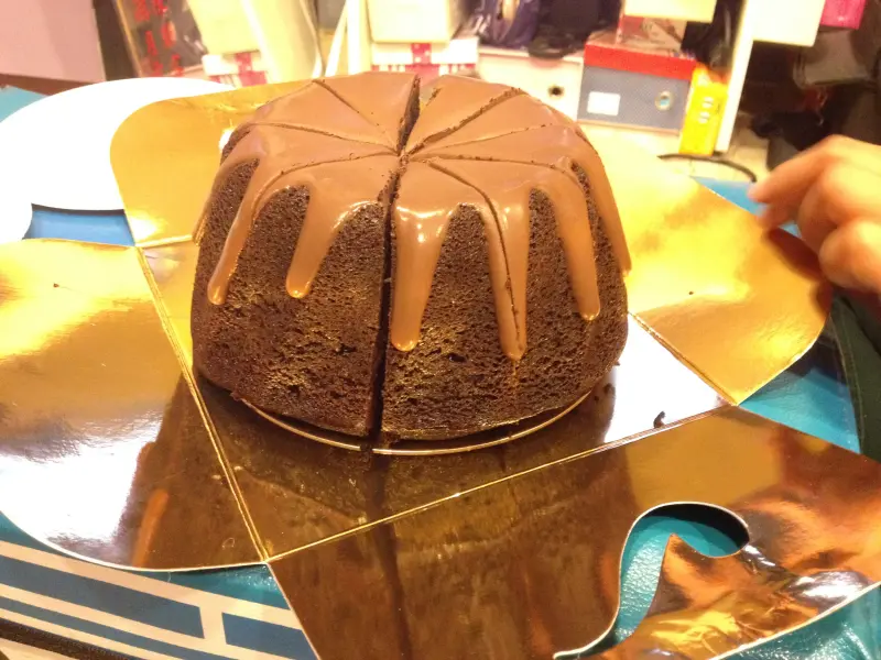 [台中 美食]貝克街 謎-巧克力蛋糕，這不是巧克力蛋糕...他是巧克力蛋糕形狀的"巧克力"