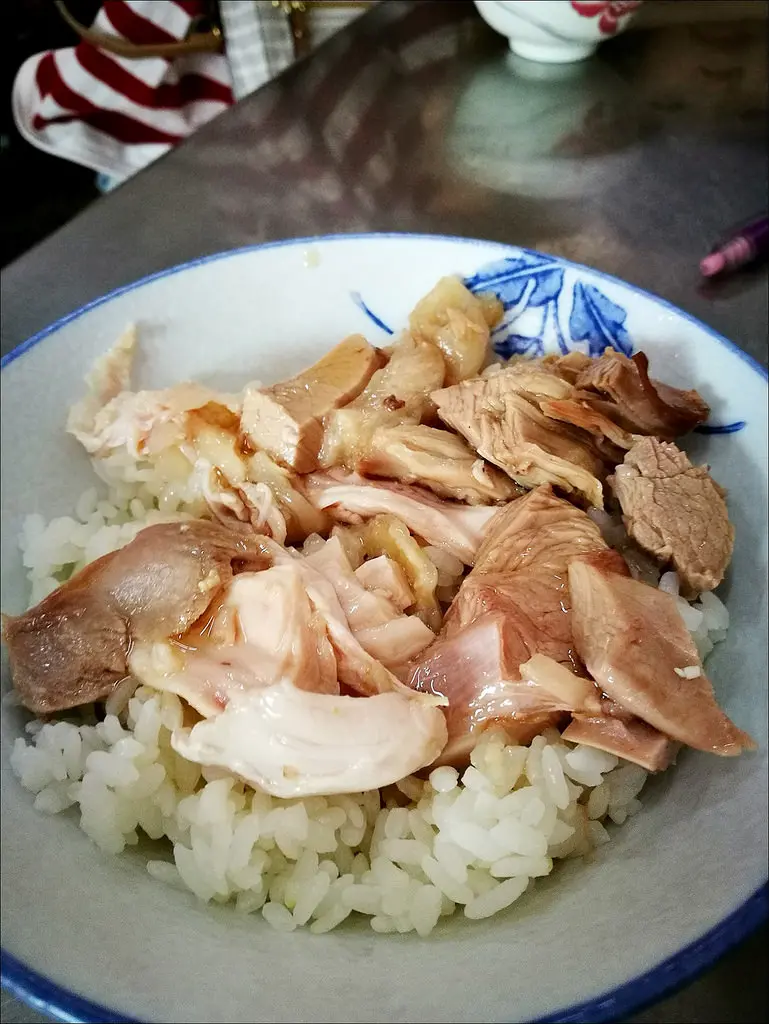 [嘉義美食] 和平火雞肉飯 門口就有超大火雞肉 雞肉片飯好吃推薦