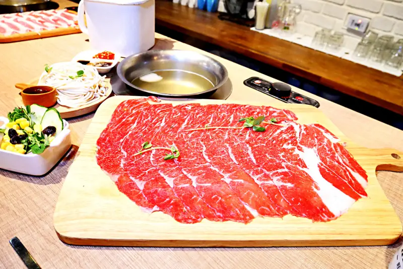 [台北中山] OWN HOT POT 旺客鍋坊輕工業風火鍋