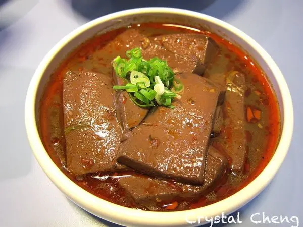 【台中美食體驗】初麵 好味道的家常麵館 大推麻辣鴨血跟糖心蛋呀 吃完麵再去看龍貓巴士站吧！！(大里美食 龍貓公車站)