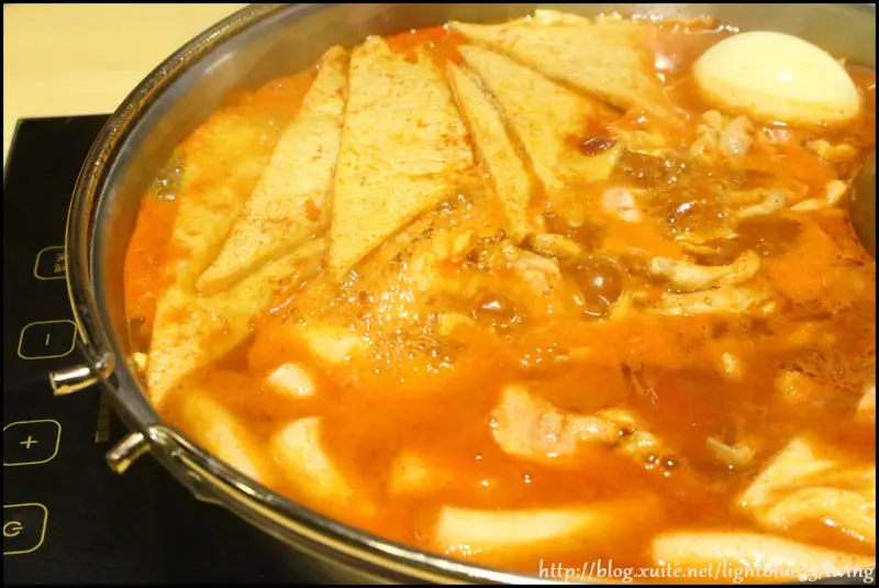 [ 信義區阪急百貨美食 ] Tiger topoki泰一格年糕火鍋～韓式辣Q年糕，必吃鍋底炒飯