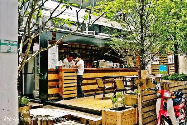[台北] 利用貨櫃、棧板打造出來的都市綠洲