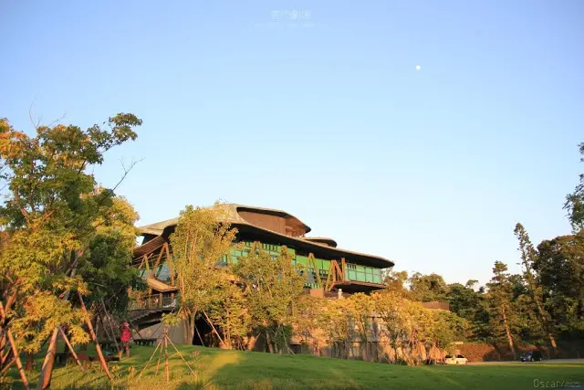 新北。淡水。坐擁綠意的新舊場域 / 雲門劇場