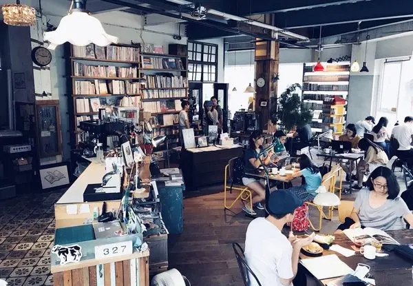 【台南景點】讓人留連忘返的計時圖書館，沉浸於自我空間的好時光：Room A        
      