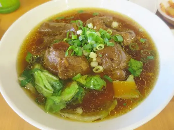 *宜蘭頭城*龍記牛肉麵，牛肉、牛筋超級軟嫩紮實，超有飽足感!
