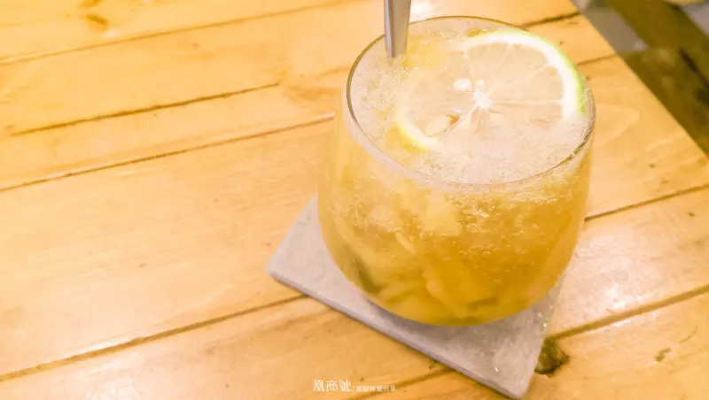 台南美食│凰商號。西市場裡溫馨小店_用心製作超好喝傳統鳳梨冰茶