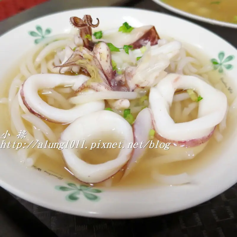 小祿ㄟ小食記 / 台南國華街‧永樂市場 / 葉家小卷料理 / 可愛鮮甜龍珠湯 / 蒲葵果仁清新綠葉~