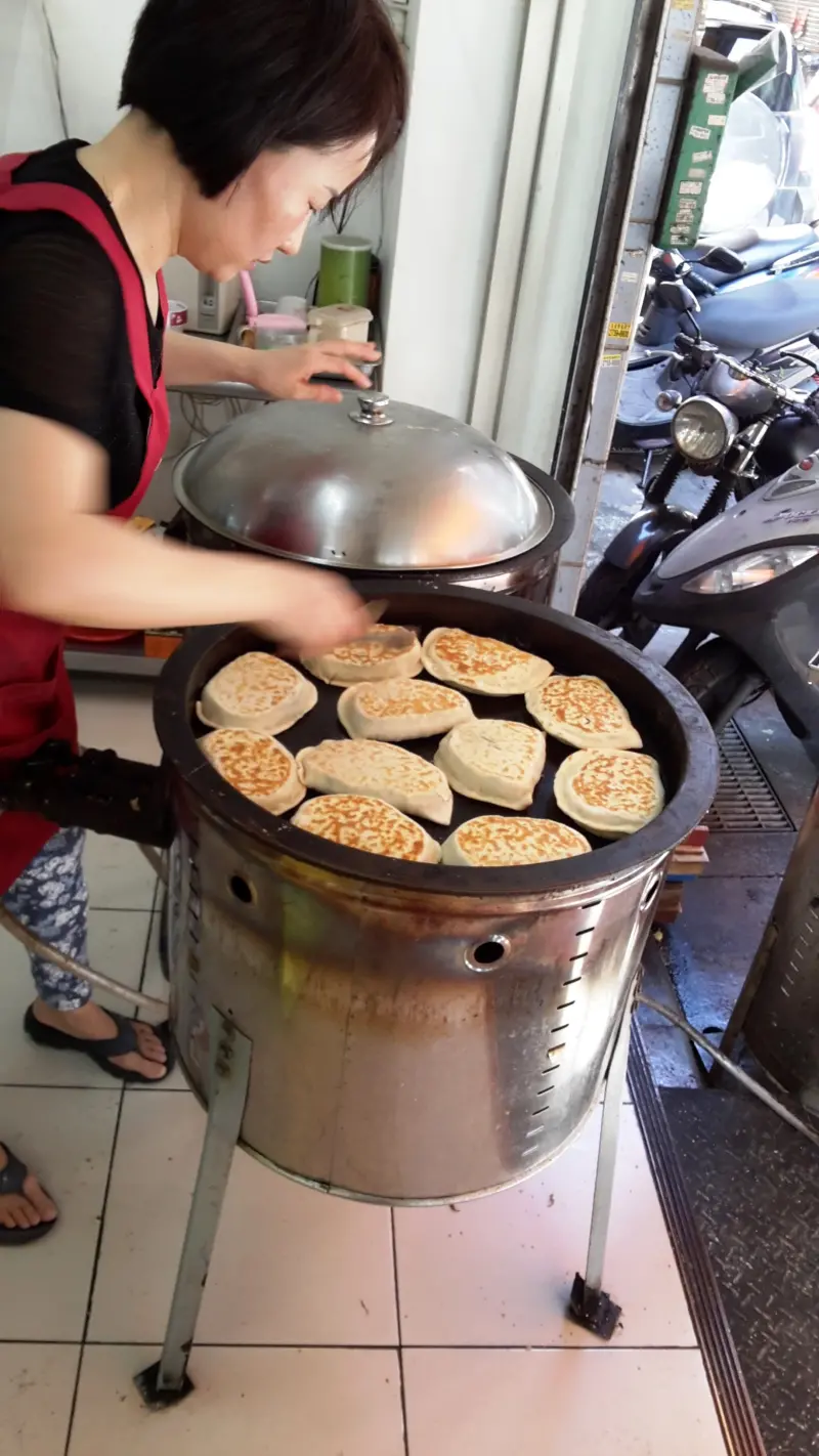 光復市場特色美食 - 周家豆腐捲 : 豆腐菜肉包/招牌豆腐捲/韭菜盒              