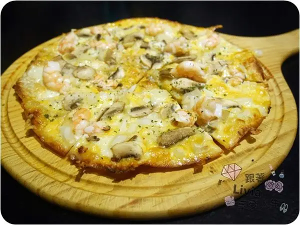 美食。餐廳│ 台北信義區 市政府捷運站 松菸美食 Hack Bistro 哈克廚房 燉飯/烤餅/義大利麵/香蕉奶昔 (二訪) ❤跟著Livia享受人生❤