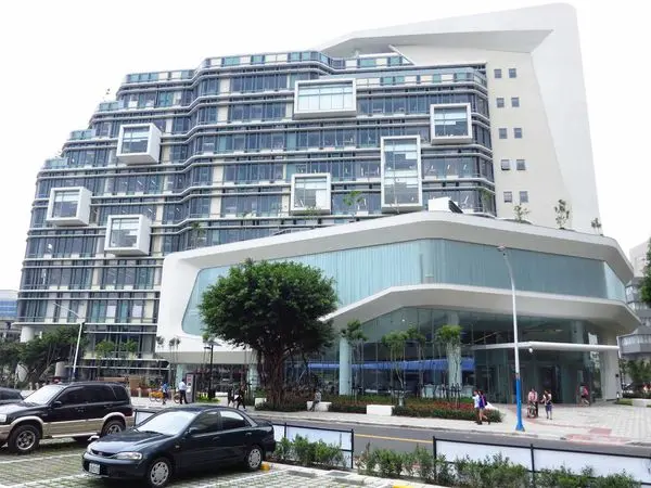 【新北市板橋圖書館】新北市立圖書館-24小時通宵夜貓子好去處-亞東醫院捷運站3號出口-地址貴興路愛買正對面