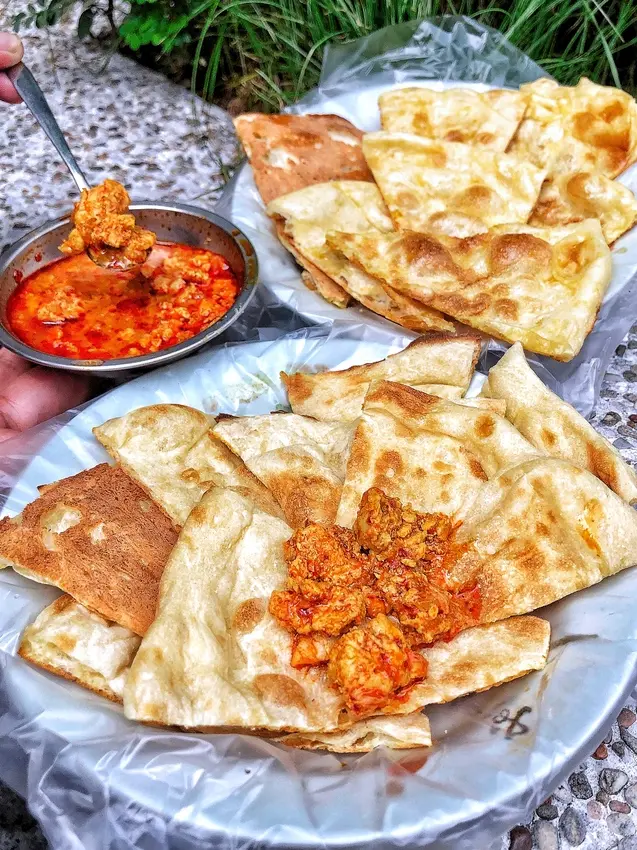 《台北*藍天印度烤餅》中和緬甸街，俗又好吃的烤餅!全部現點現烤，鹹甜口感完全不同，直接各來一份!(附完整藍天印度烤餅菜單)